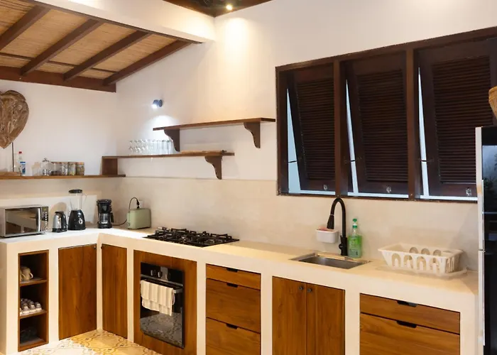 Arev, 4br Family-friendly In Umalas, Garden & Pool