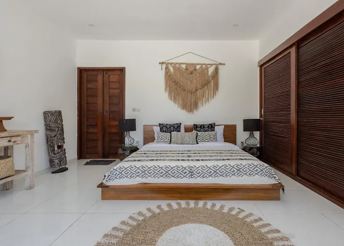 Arev, 4br Family-friendly In Umalas, Garden & Pool Kerobokan