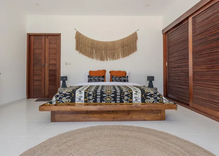 Arev, 4br Family-friendly In Umalas, Garden & Pool Villa