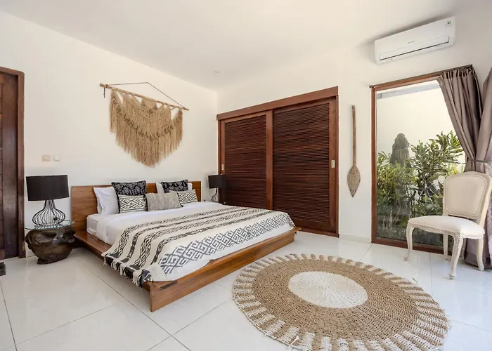 Arev, 4br Family-friendly In Umalas, Garden & Pool Kerobokan