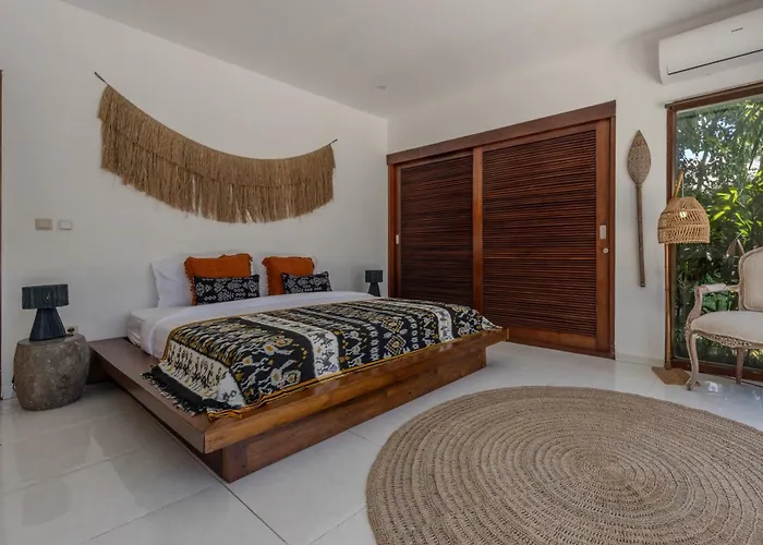 Arev, 4br Family-friendly In Umalas, Garden & Pool Villa Kerobokan