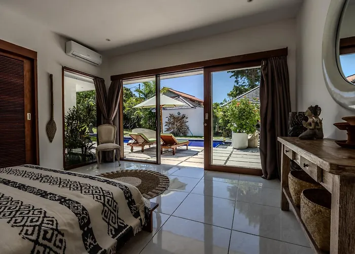 Arev, 4br Family-friendly In Umalas, Garden & Pool Villa