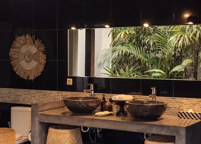 Villa Arev, 4br Family-friendly In Umalas, Garden & Pool Kerobokan