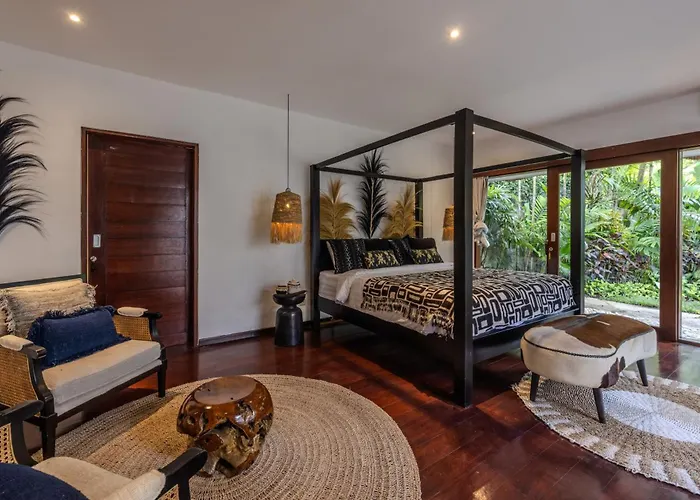 Arev, 4br Family-friendly In Umalas, Garden & Pool Villa