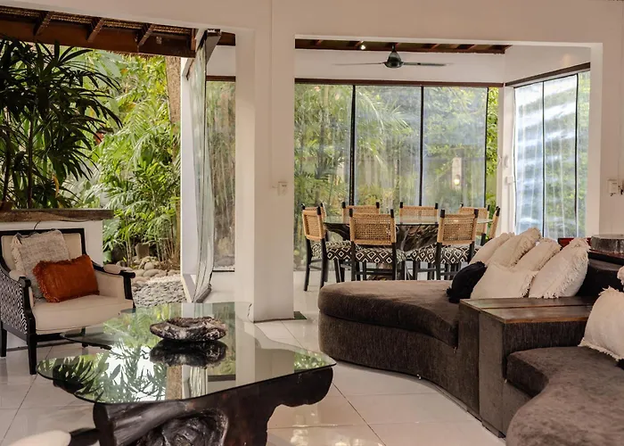 Arev, 4br Family-friendly In Umalas, Garden & Pool Villa *