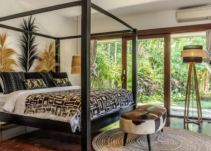 Arev, 4br Family-friendly In Umalas, Garden & Pool Villa *